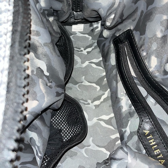 Athleta gym breathable grey duffel travel sport workout bag - Picture 8 of 10